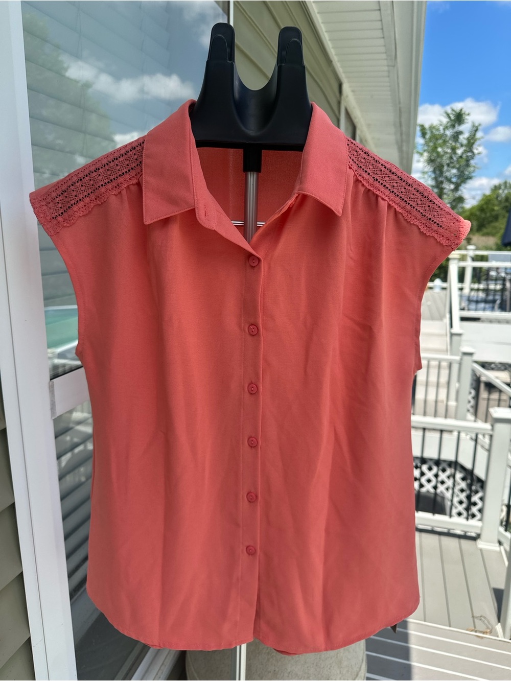 Women’s Coral Button-Front Sleeveless Blouse